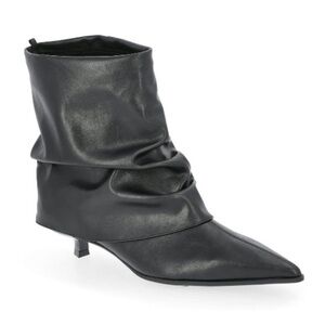 Time and Tru Elegant Black Heeled Boots